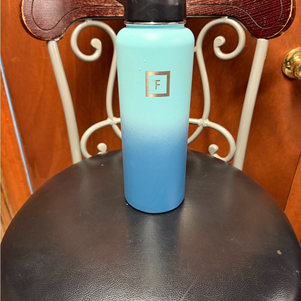 Fahrenheit Gradient Aqua to Blue Insulated Water Bottle